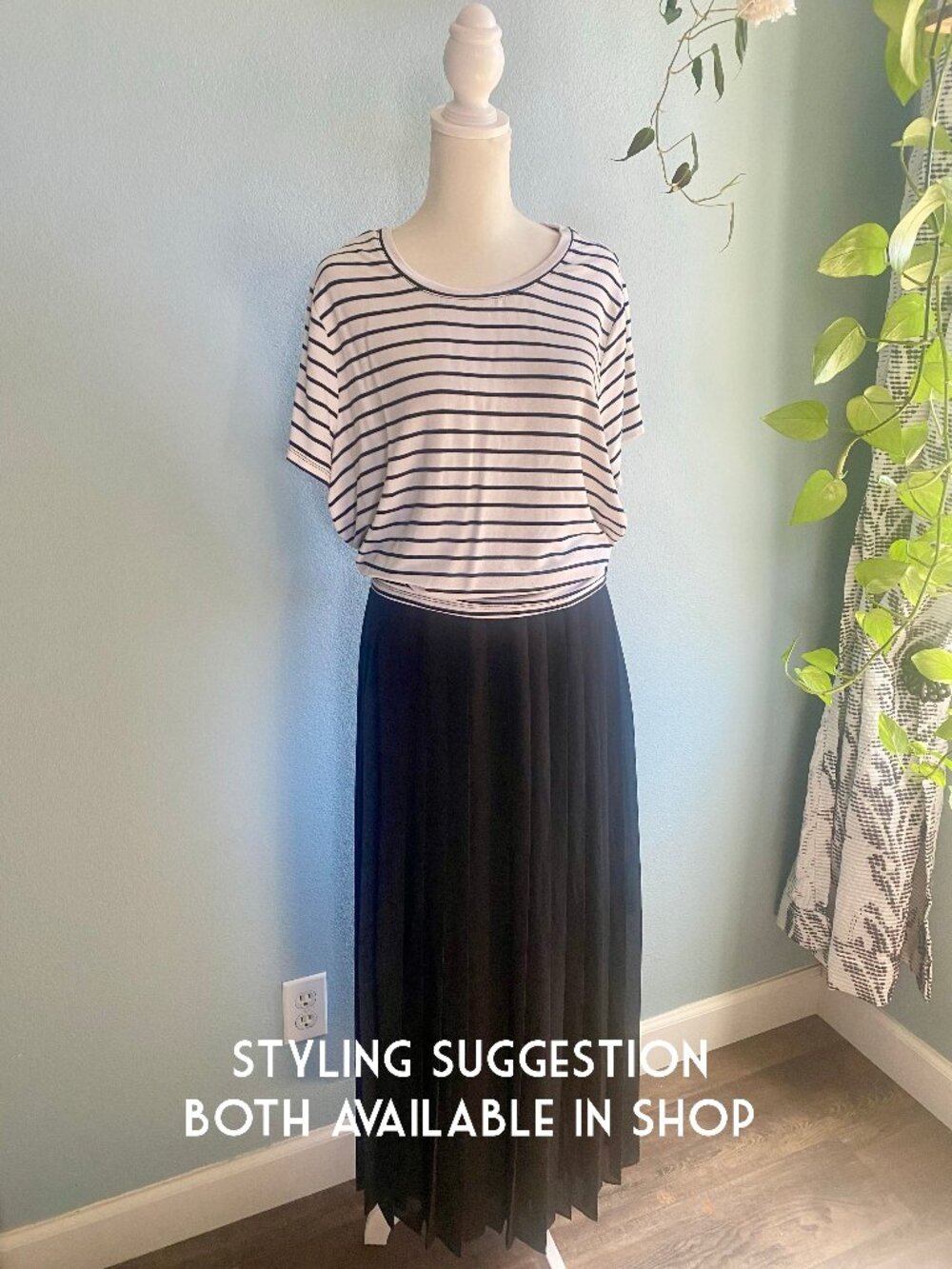 Banana Republic Sheer Pleated Half Lined Maxi Skirt, very long, XL - Picture 8 of 8